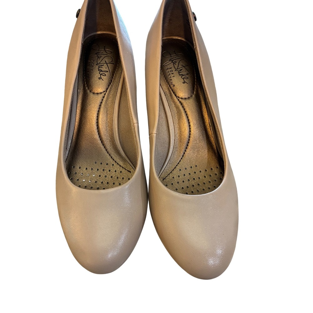 LifeStride Pumps Women 6.5 Beige Excellent Soft System Kitten Heel Round Toe